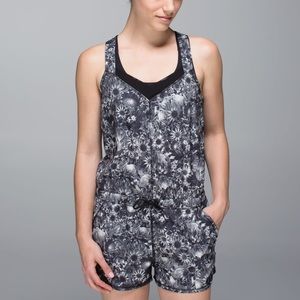 Lululemon Runsie Womens Large Black flower romper
